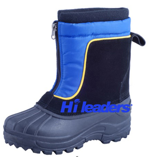 Slip resistant snow boots