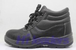 Oil resistant safety shoes with anti-static function